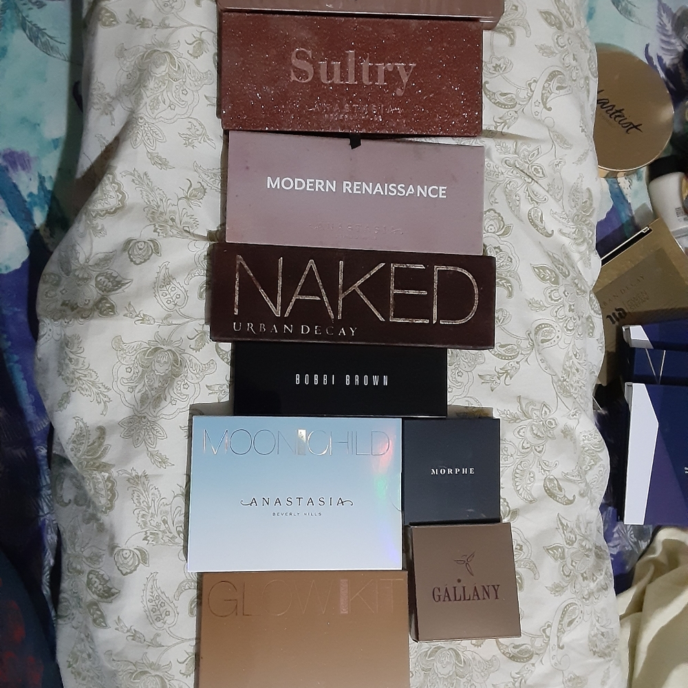 Eyeshadow palette bundle